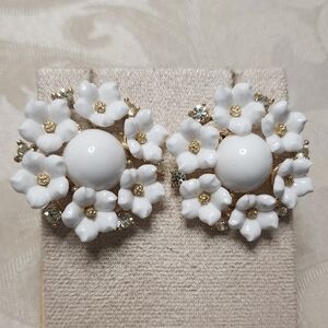 VINTAGE STAR WHITE ENAMEL FLOWER CLIP-ON EARRINGS RHINESTONES